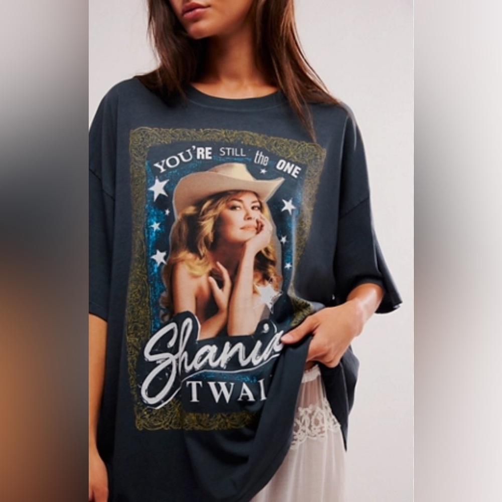 Daydreamer O/S Shania Twain Grey Top. 💗⚡️